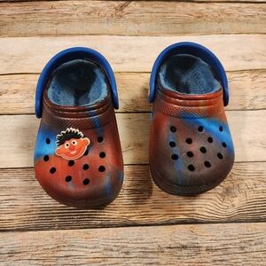 Kid's Unisex Size C5 Classic Lined Crocs Sesame Street Ernie Charm